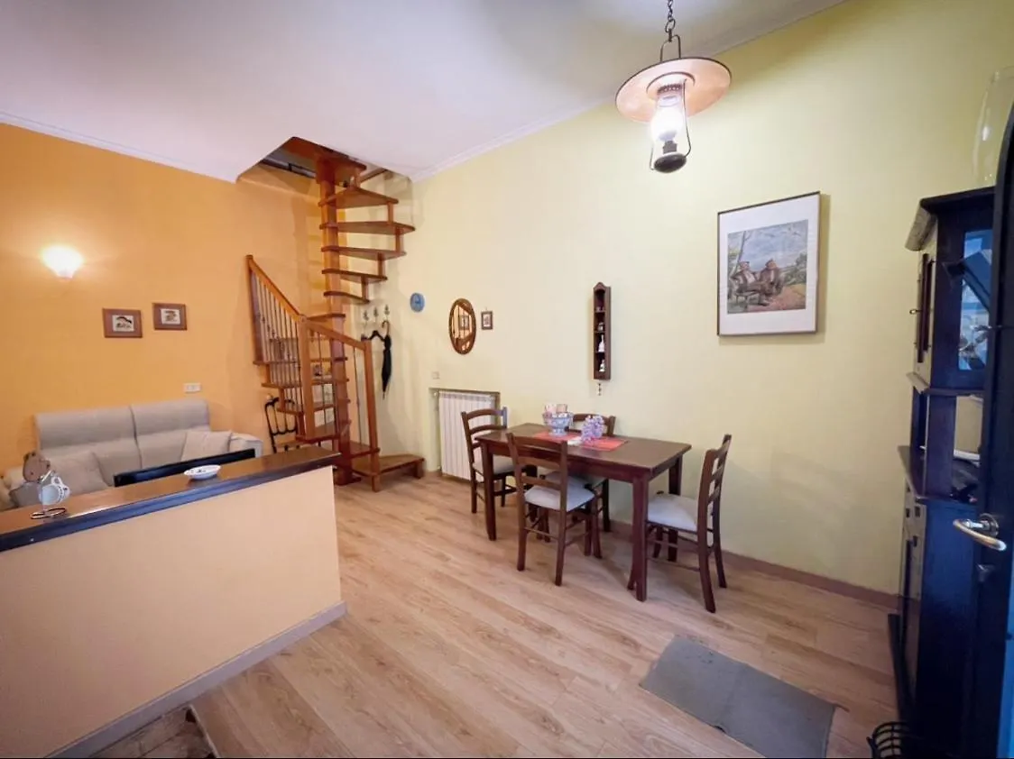Appartamento Jenniʻs Indipendent Tiny House Napoli Italia